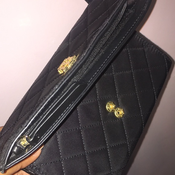 TOMMY HILFIGER Black Crossbody Bag - Picture 3 of 7